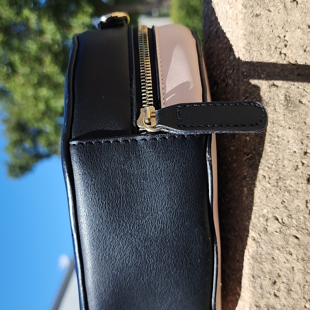 Crossbody - Picture 7 of 9